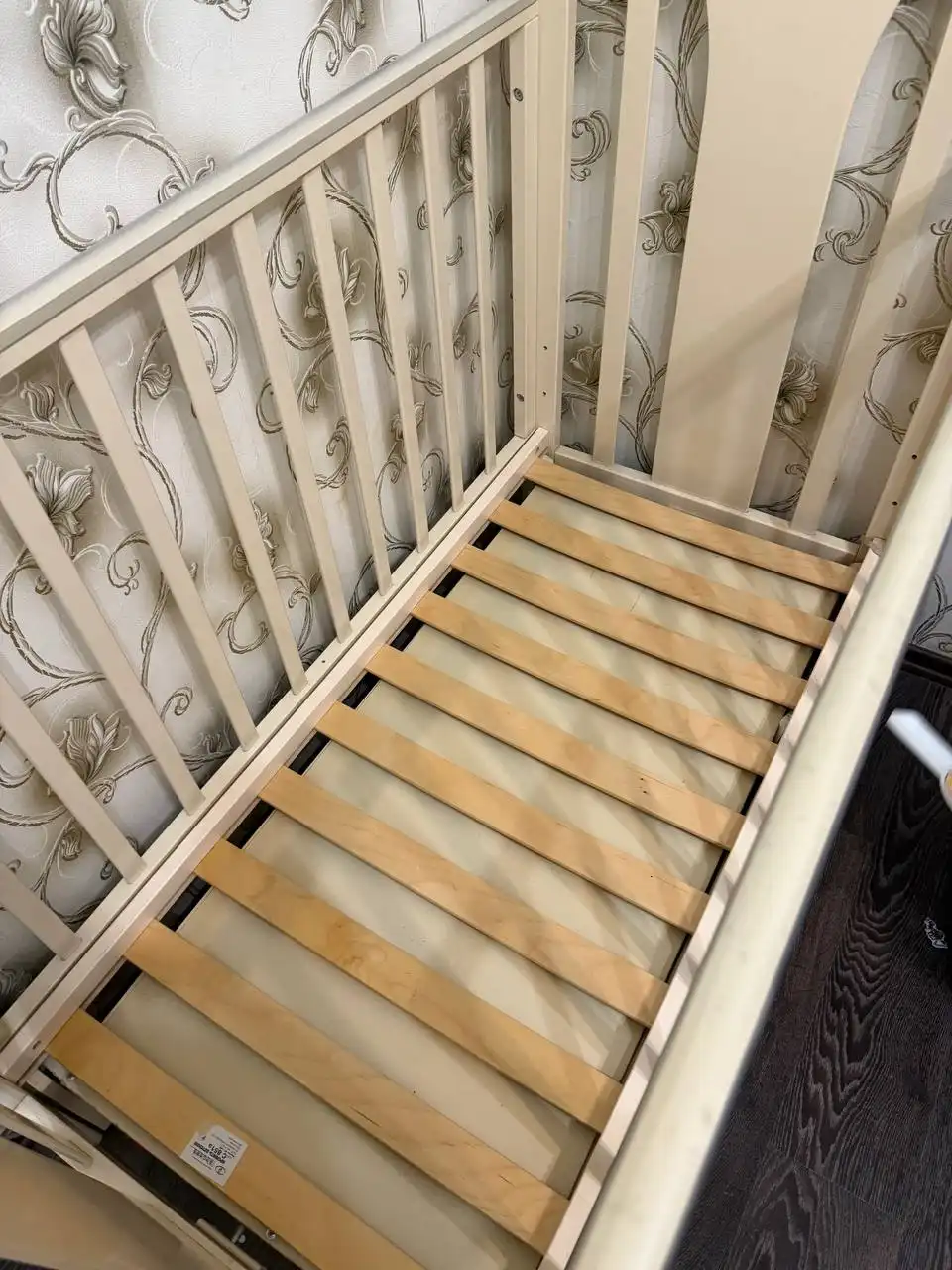 Продам кроватку с маятником