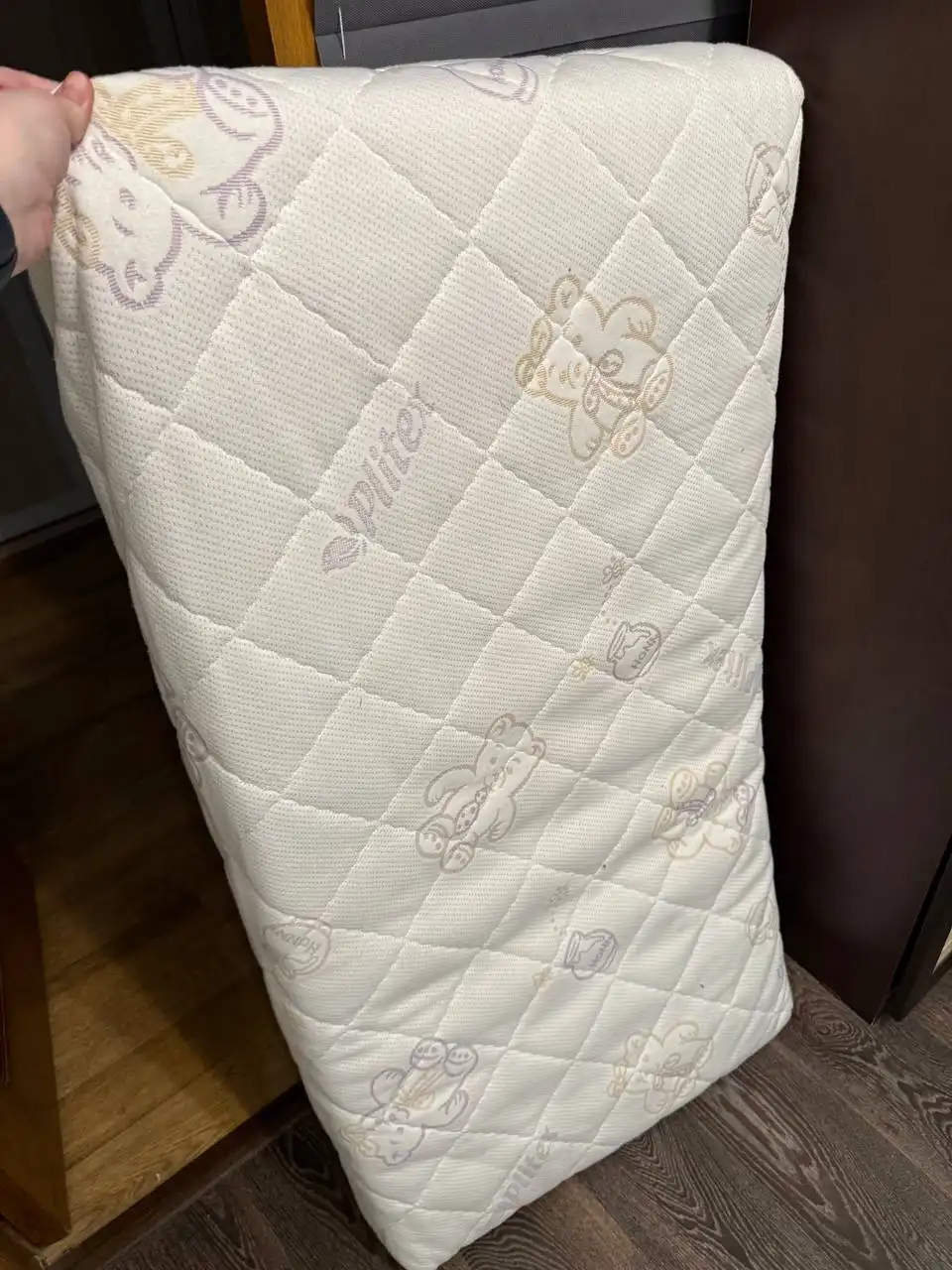 Продам кроватку с маятником