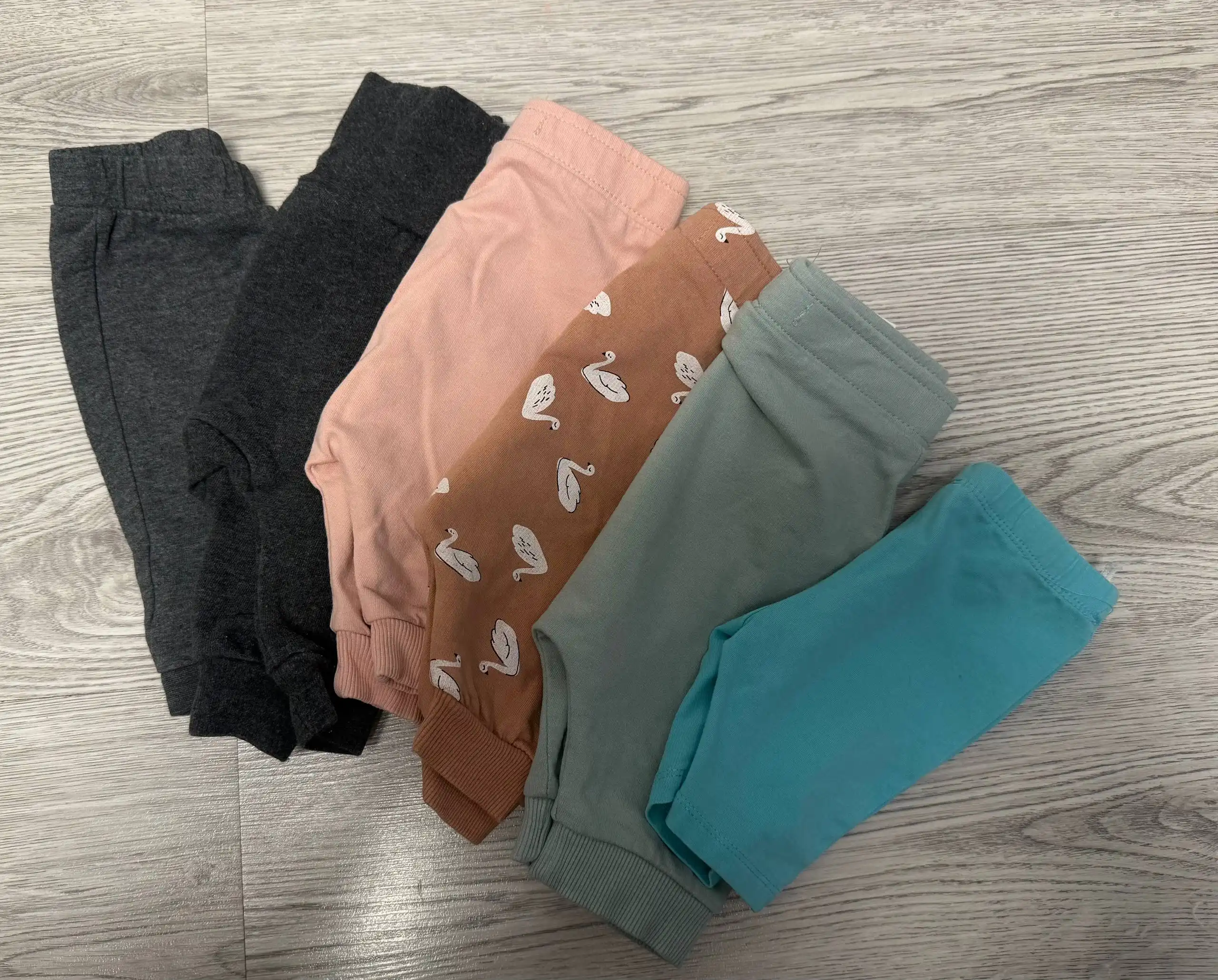 Продажа комплекта одежды для девочки