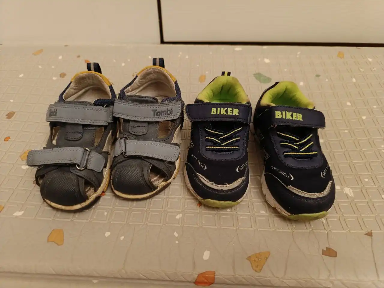 Продажа детской обуви: кросовки 23 размер, сандали 22 размер