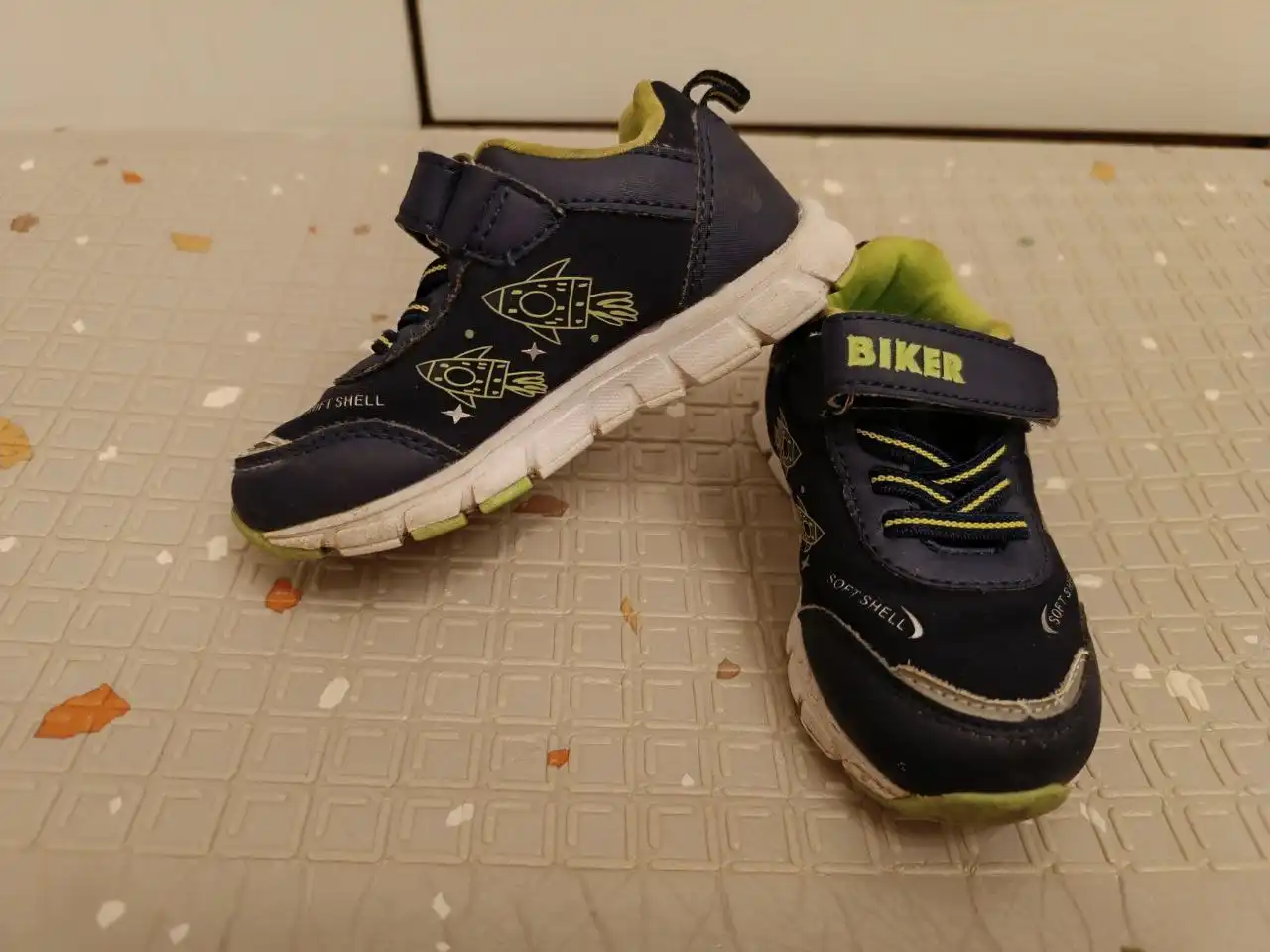 Продажа детской обуви: кросовки 23 размер, сандали 22 размер