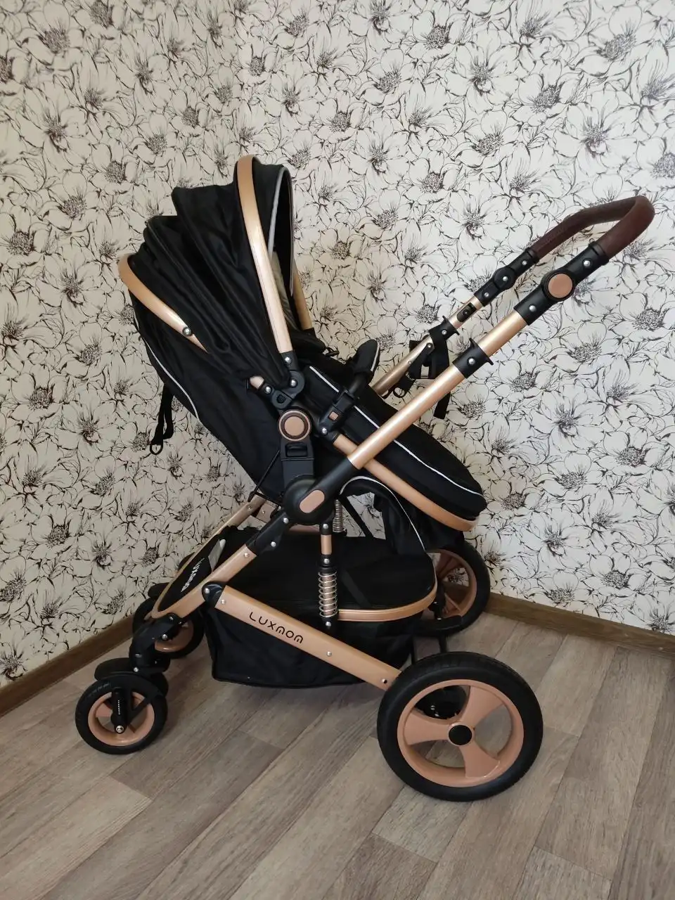 Продам коляску 2 в 1 с матрасиком и одеялком