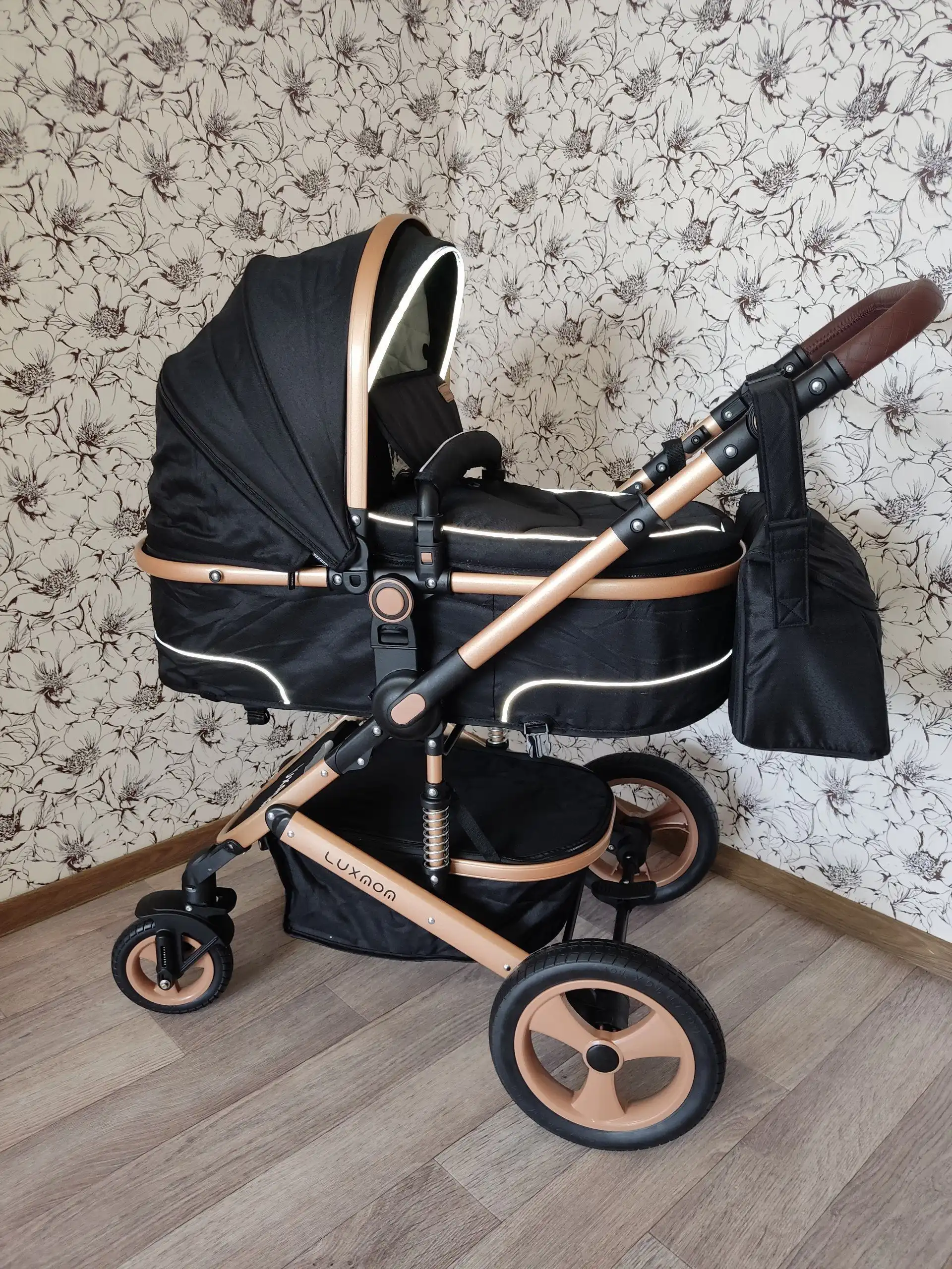 Продам коляску 2 в 1 с матрасиком и одеялком