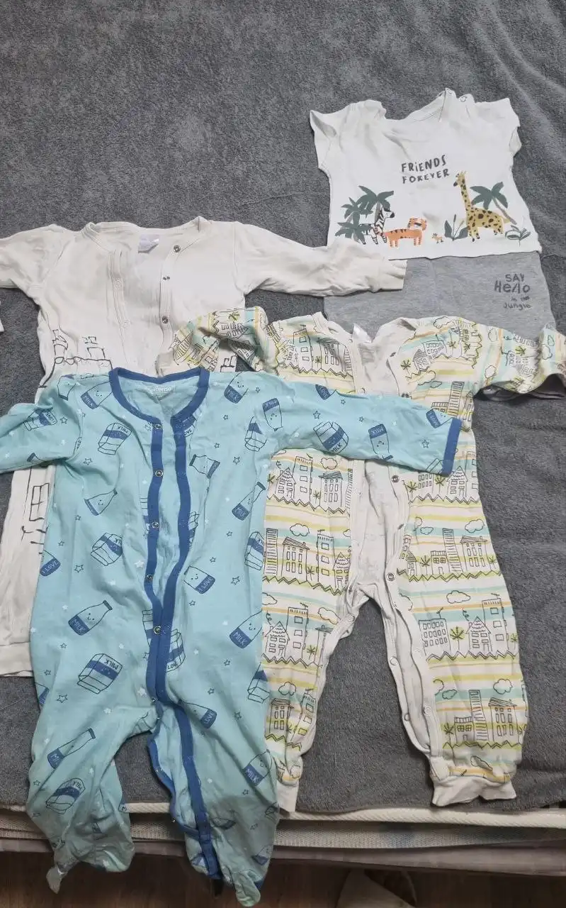 Коричневый комбинезон 86 размера и слипы 80 размера