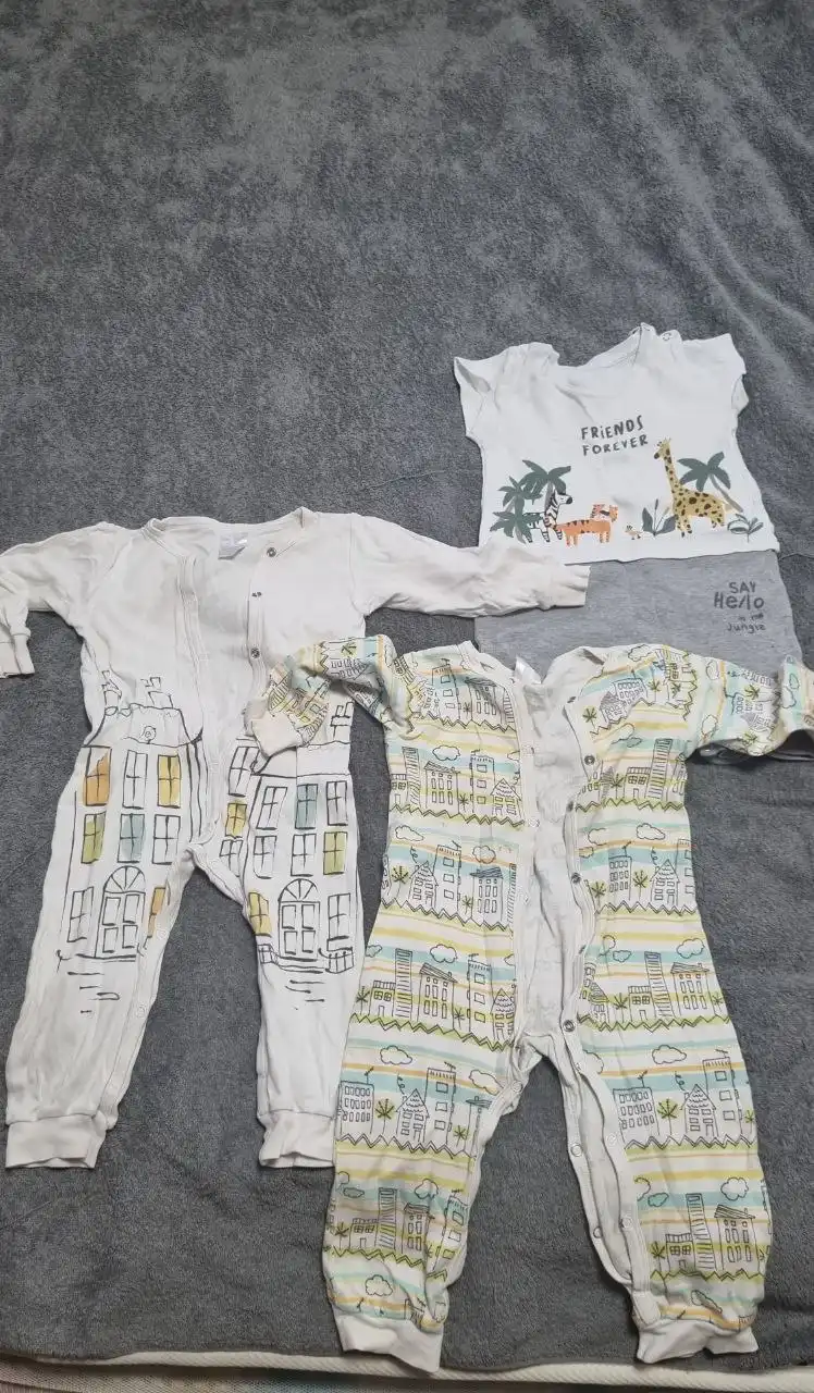 Коричневый комбинезон 86 размера и слипы 80 размера