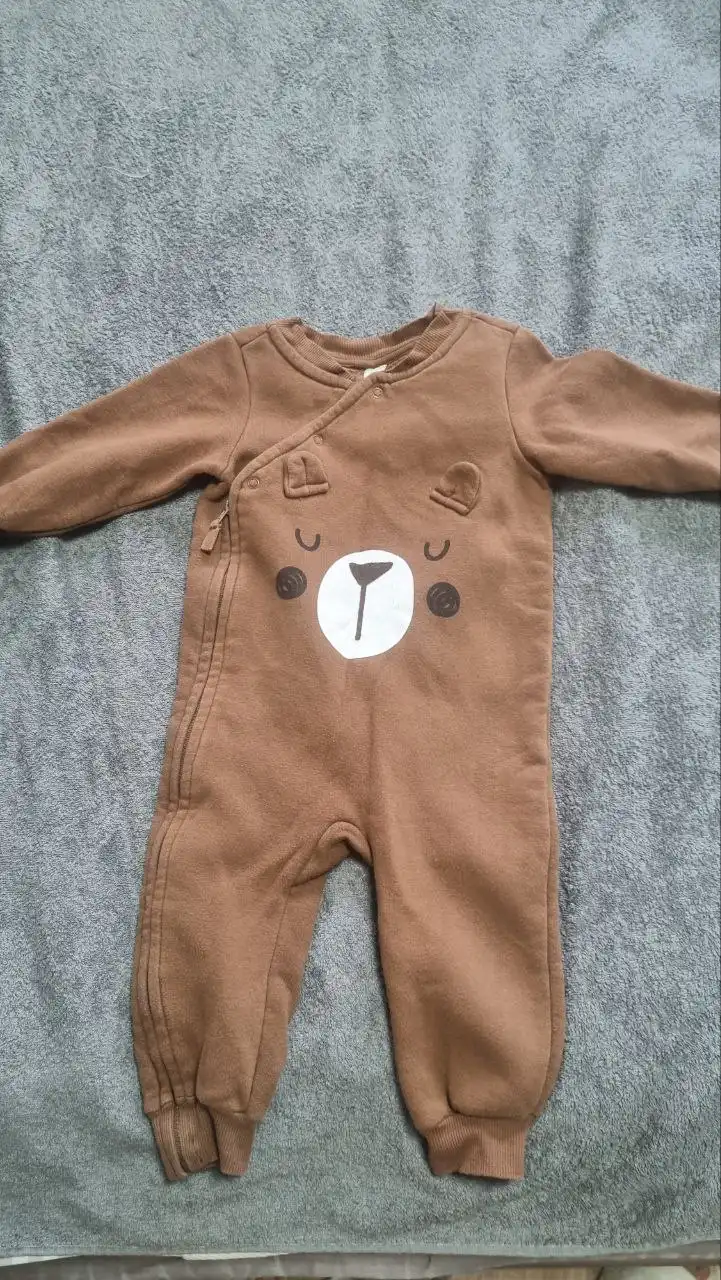 Коричневый комбинезон 86 размера и слипы 80 размера