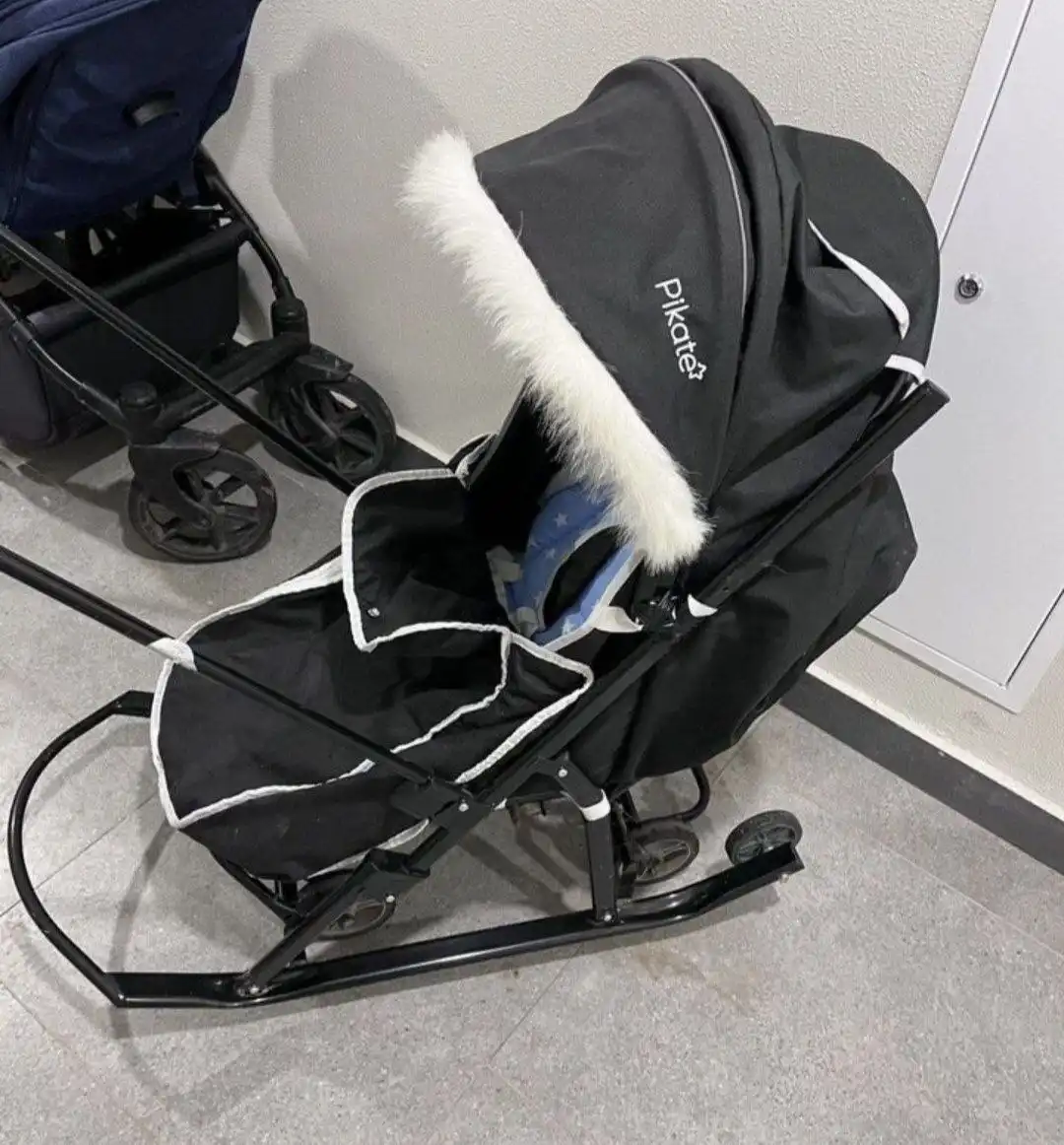 Санки Pikate Original с неисправным козырьком