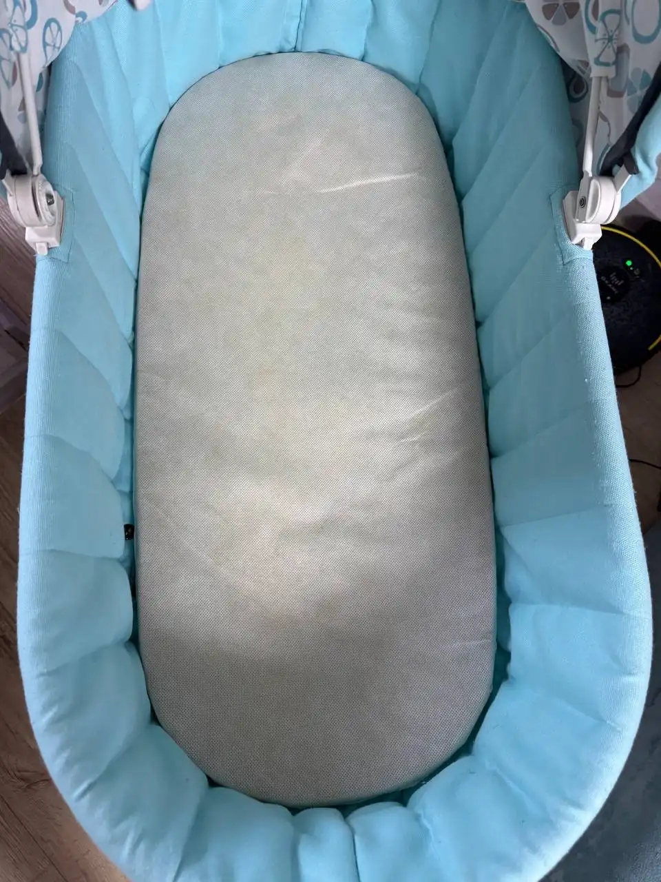 Люлька-колыбель с игрушками и колесиками