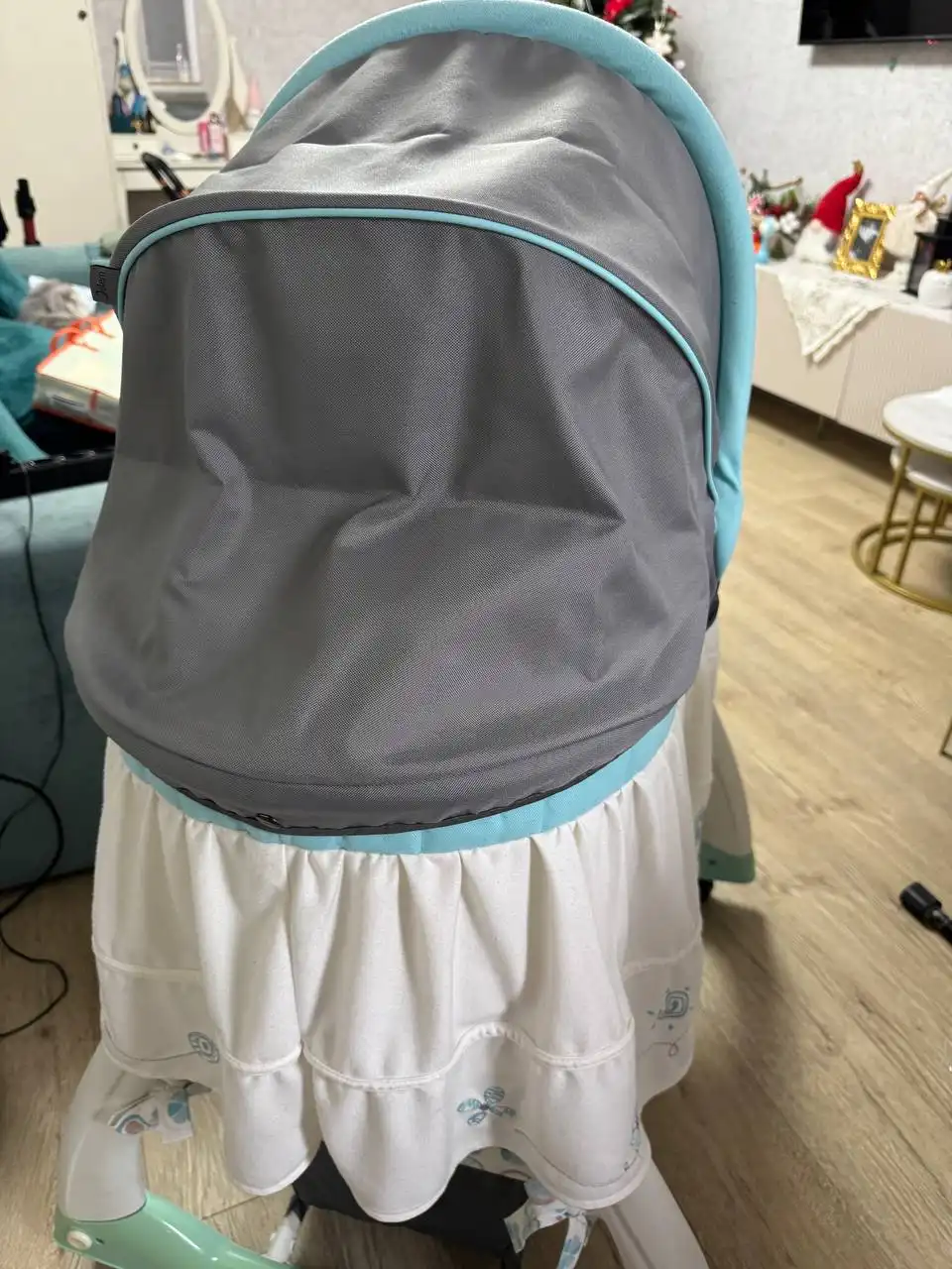 Люлька-колыбель с игрушками и колесиками