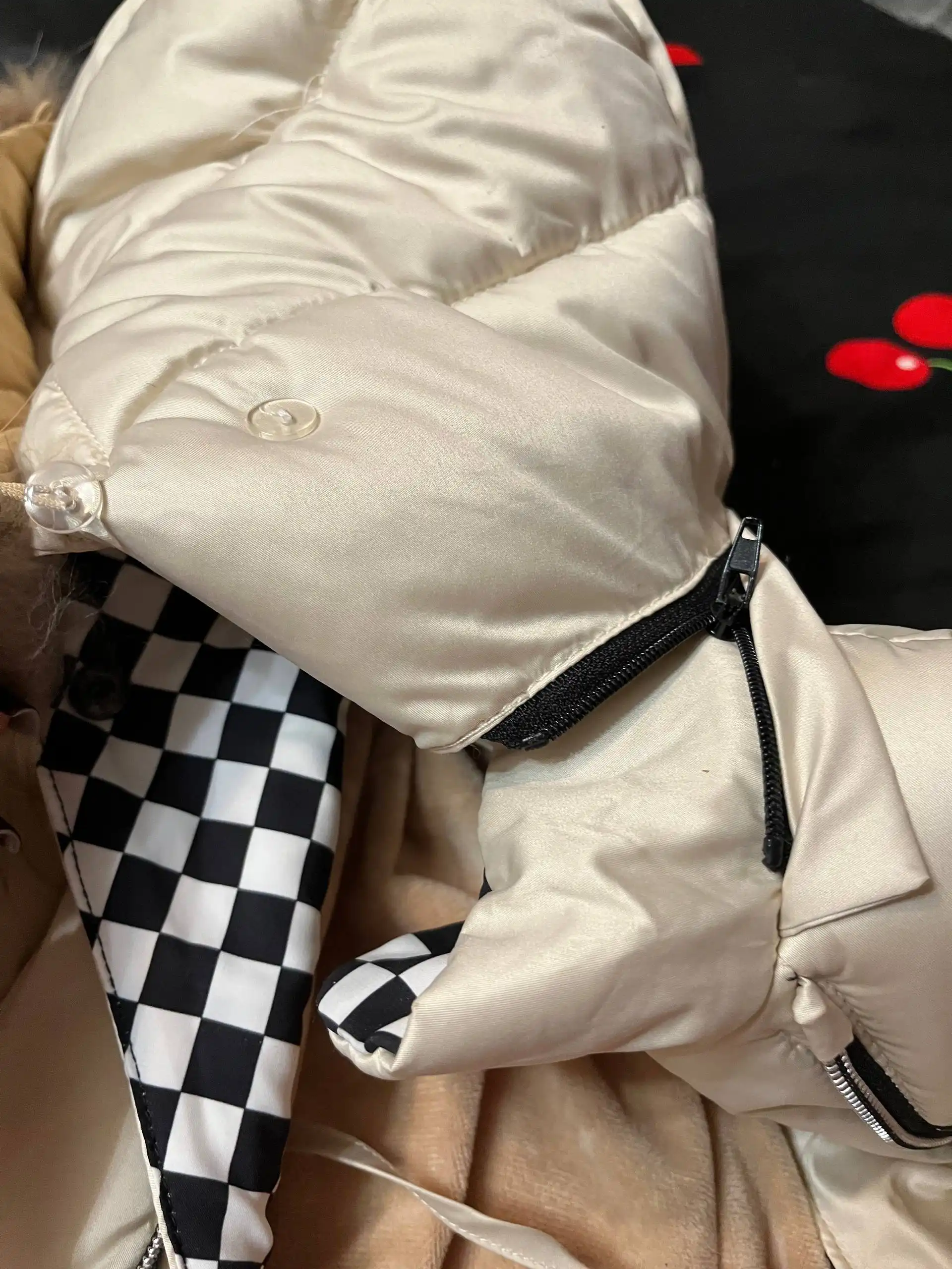 Продажа зимнего комбинезона для ребенка