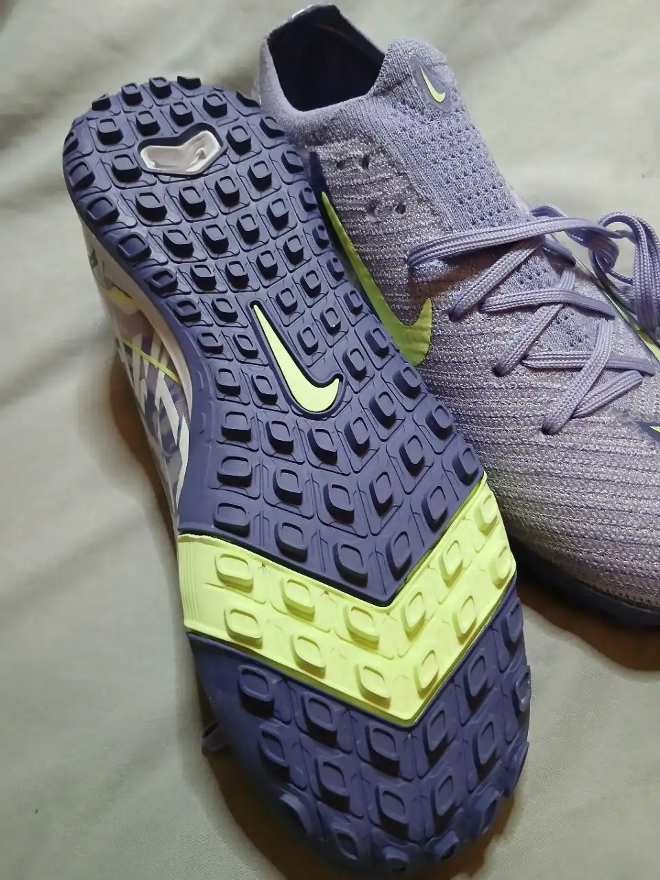 Футбольные шиповки 38 размера