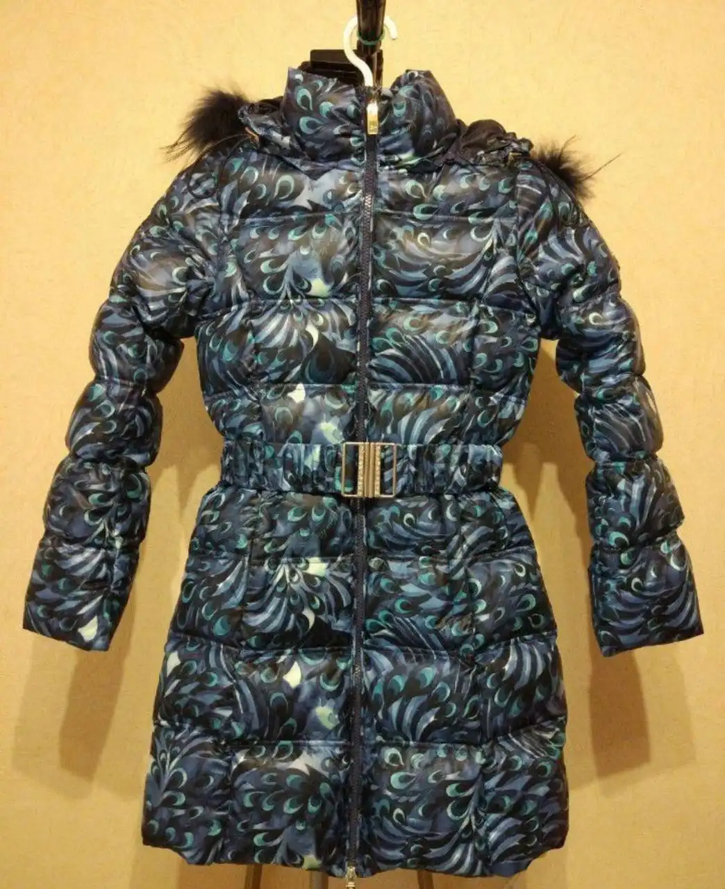 Зимнее пуховое пальто для девочки с мехом енота