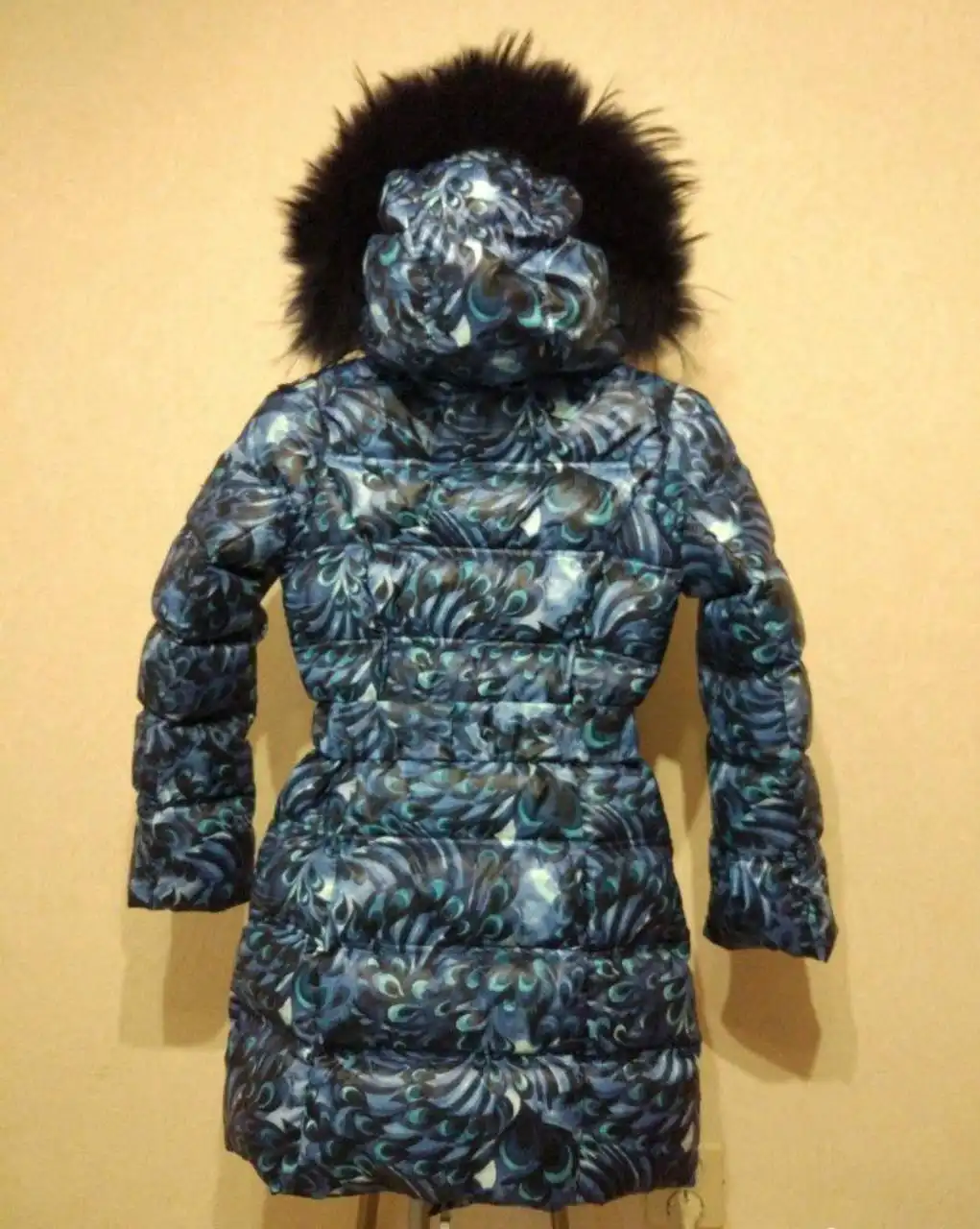 Зимнее пуховое пальто для девочки с мехом енота