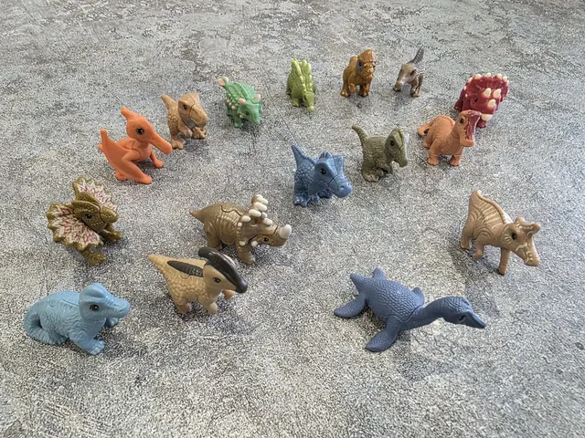 Полная коллекция киндер дино 2025, 16 фигур - Инструменты в Люберцы