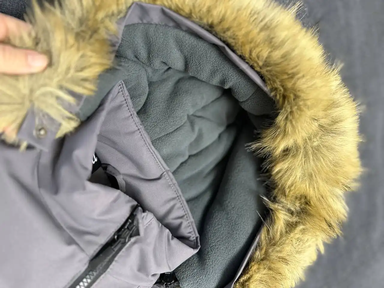 Продам зимний комбинезон для ребенка