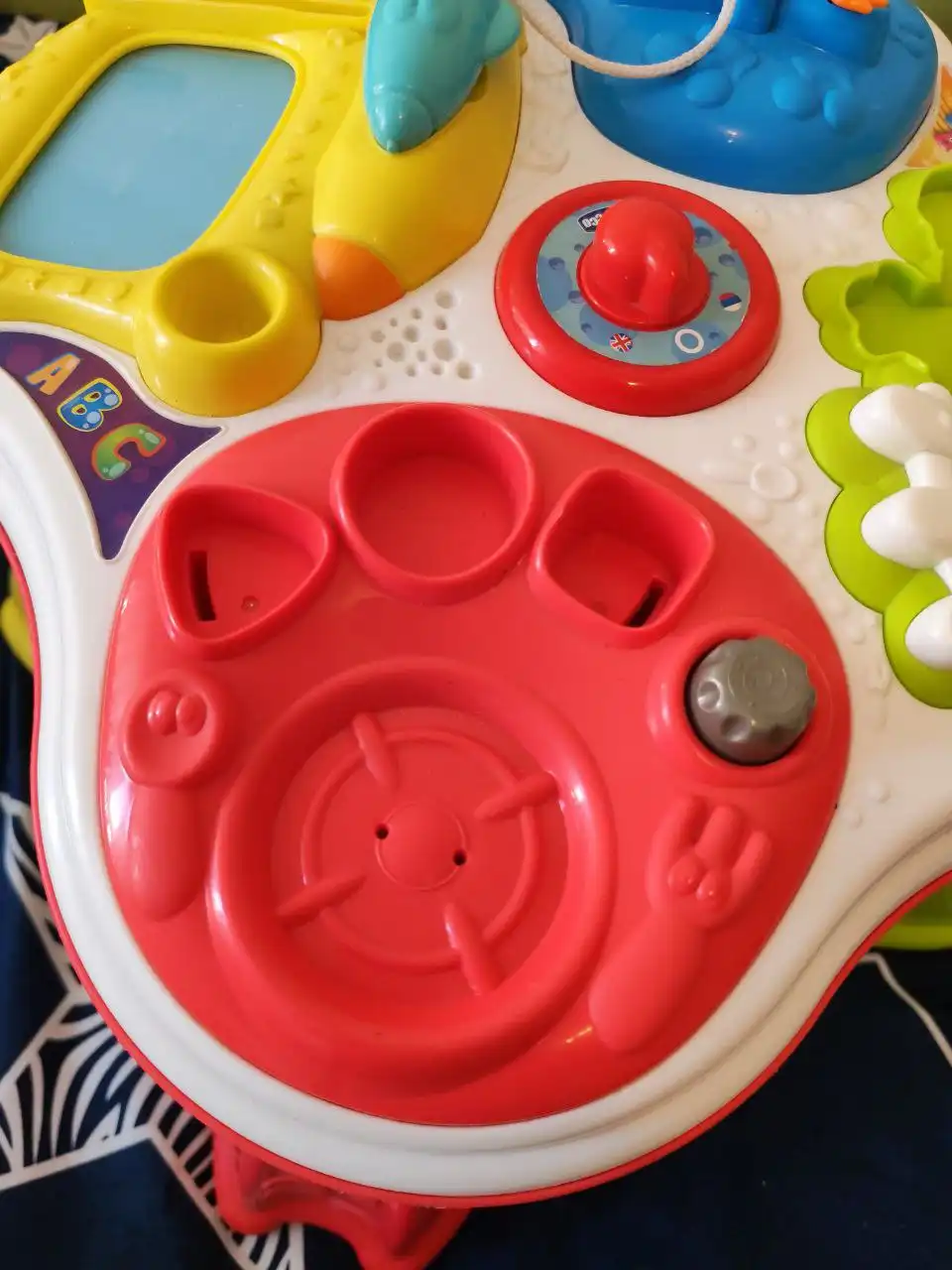 Игровой столик Chicco с озвучкой