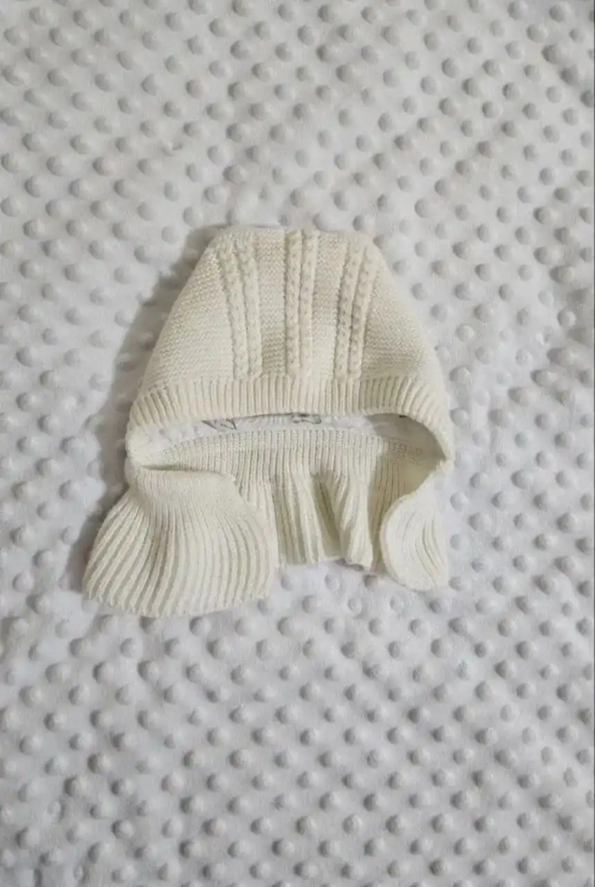 Шапочка для малышей молочного цвета на пуговке - Одежда для детей (Товары для детей) в Люберцы