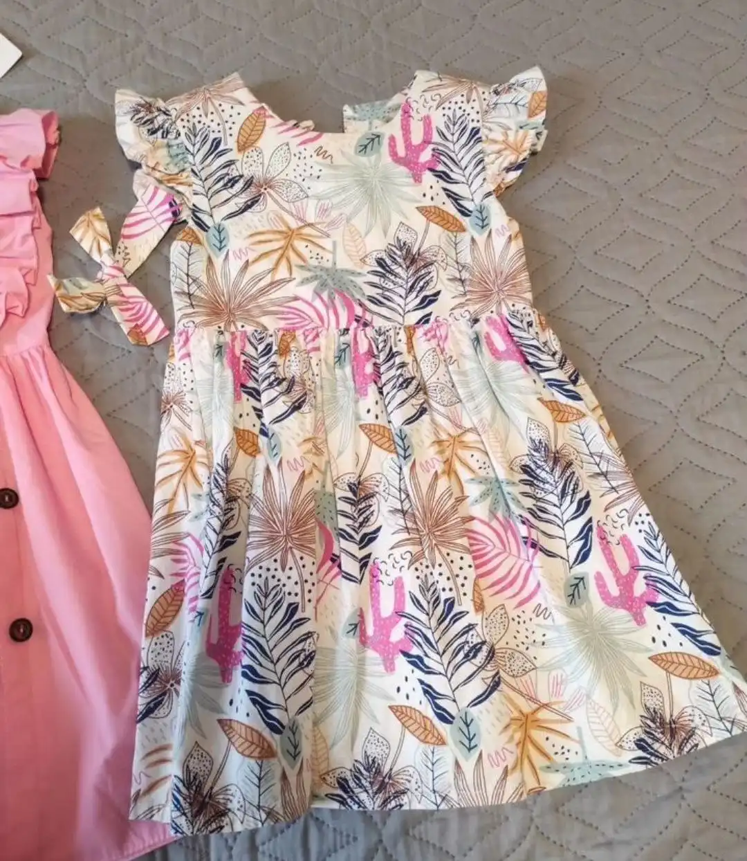 Продажа двух платьев 104 размера - Платья (Одежда) в Люберцы