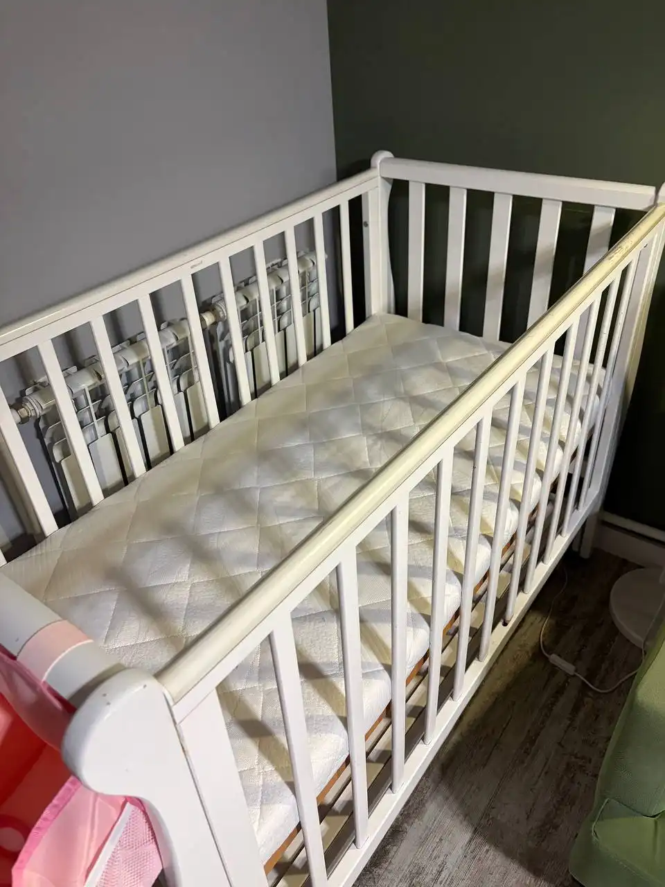 Кроватка с матрасом, маятником и выдвижным ящиком - Детская мебель (Товары для детей) в Некрасовка