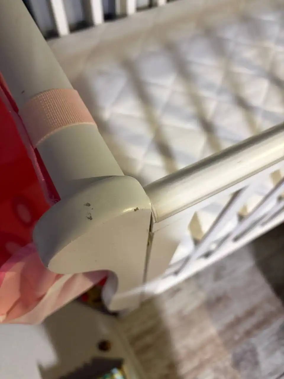 Кроватка с матрасом, маятником и выдвижным ящиком - Детская мебель (Товары для детей) в Некрасовка