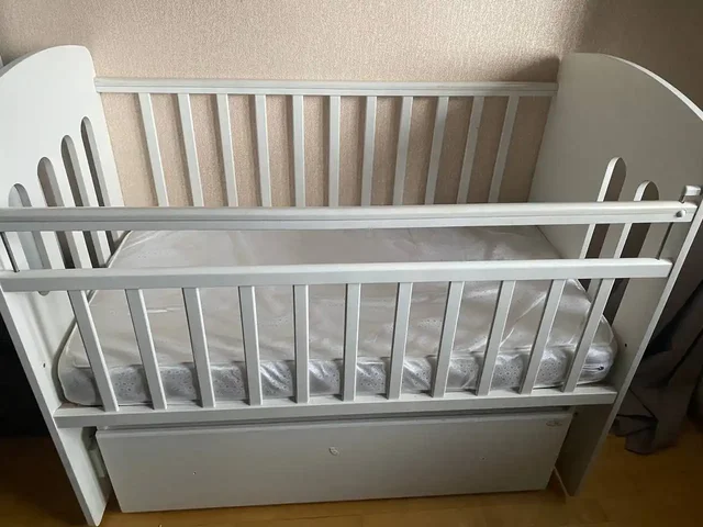 Детская кроватка с маятником, ящиком и комплектом - Транспорт для детей в Люберцы