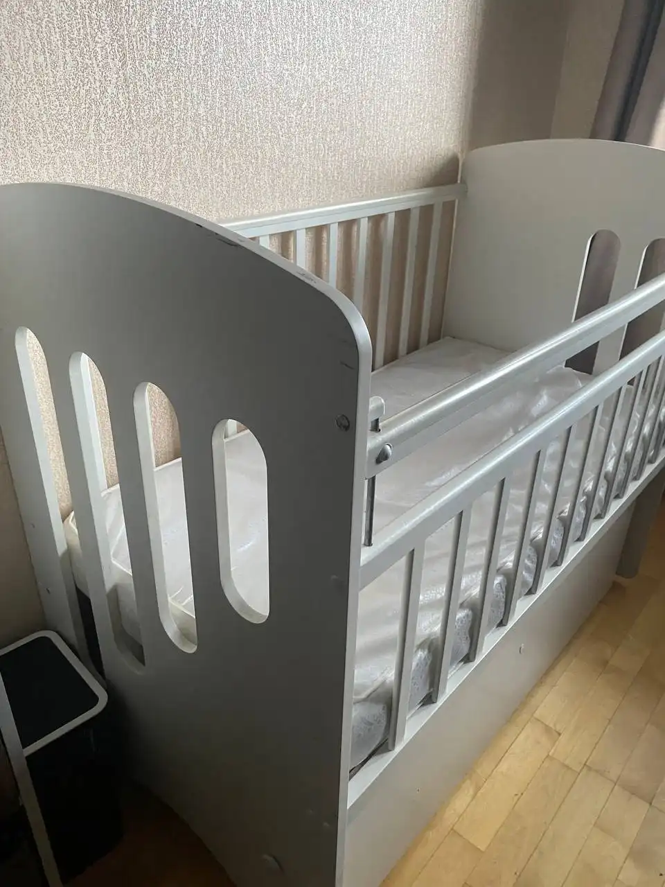 Детская кроватка с маятником, ящиком и комплектом - Детская мебель (Товары для детей) в Люберцы