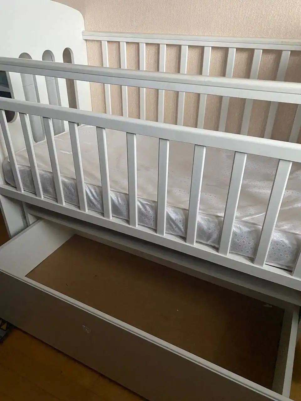 Детская кроватка с маятником, ящиком и комплектом - Детская мебель (Товары для детей) в Люберцы