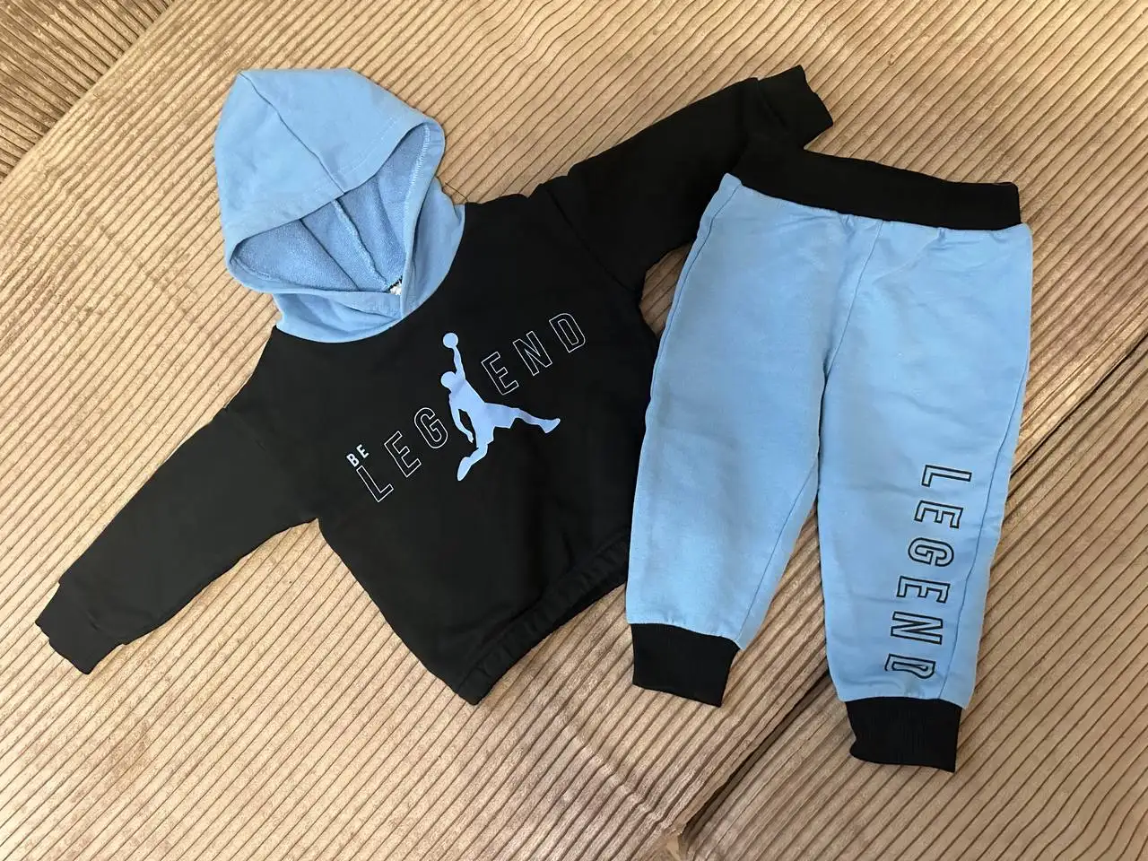 Костюм без начеса в состоянии нового - Костюмы (Одежда) в Люберцы