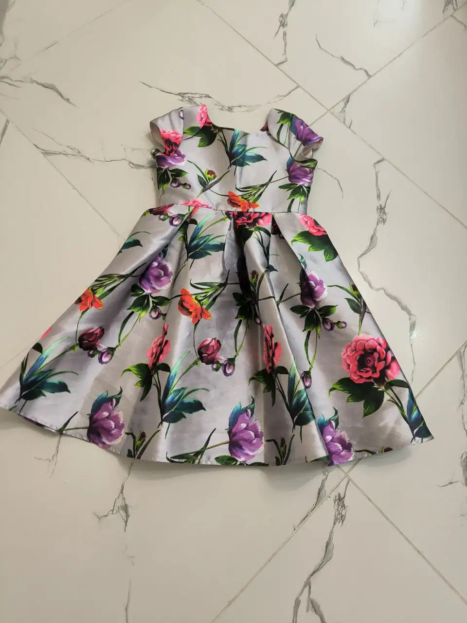 Нарядное платье для девочки на рост 140-146 - Одежда (Товары для детей) в Люберцы