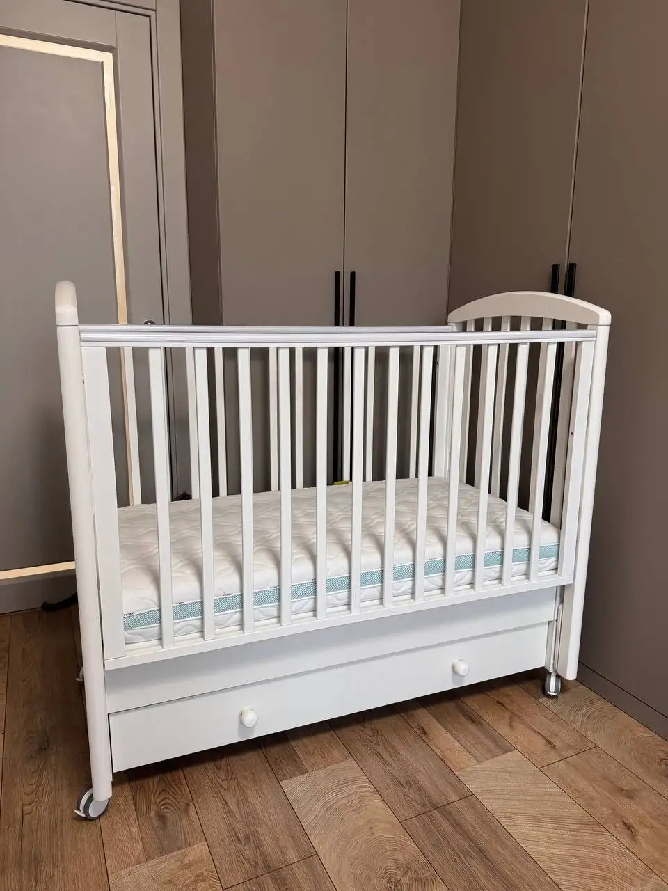 Детская кровать Гандылян модель Дени с матрасом Plitex и бортиками - Детские товары (Барахолка) в Некрасовка