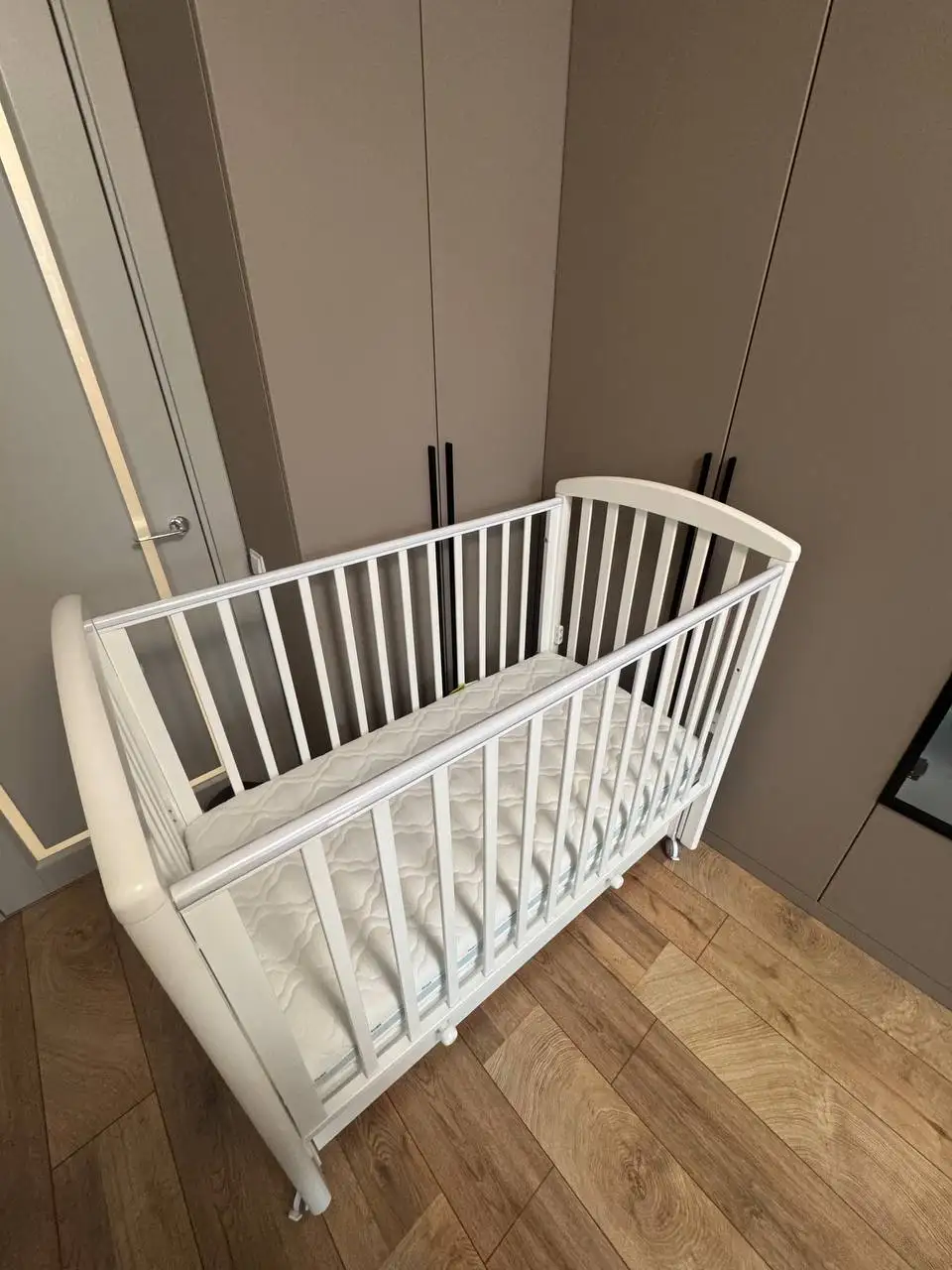 Детская кровать Гандылян модель Дени с матрасом Plitex и бортиками - Детские товары (Барахолка) в Некрасовка