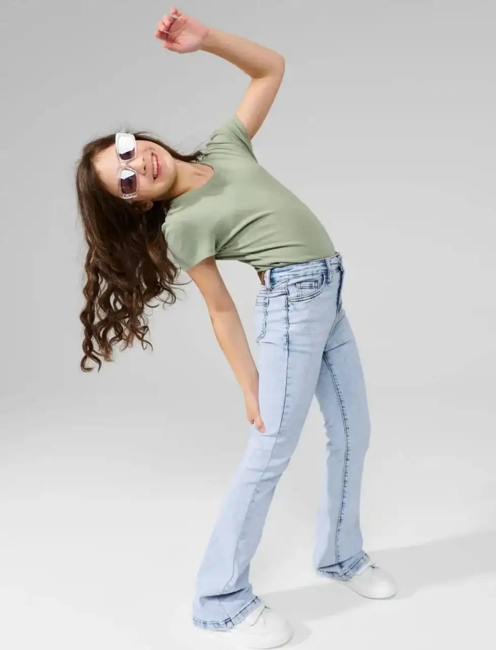 Джинсы расклешенные детские - Одежда в Некрасовка