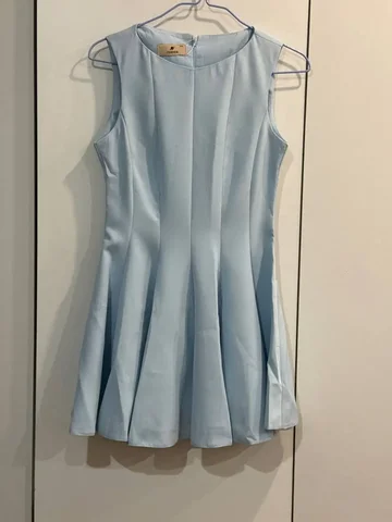 Платье голубое и два белых платья 42 размер - Спортивная одежда в Люберцы