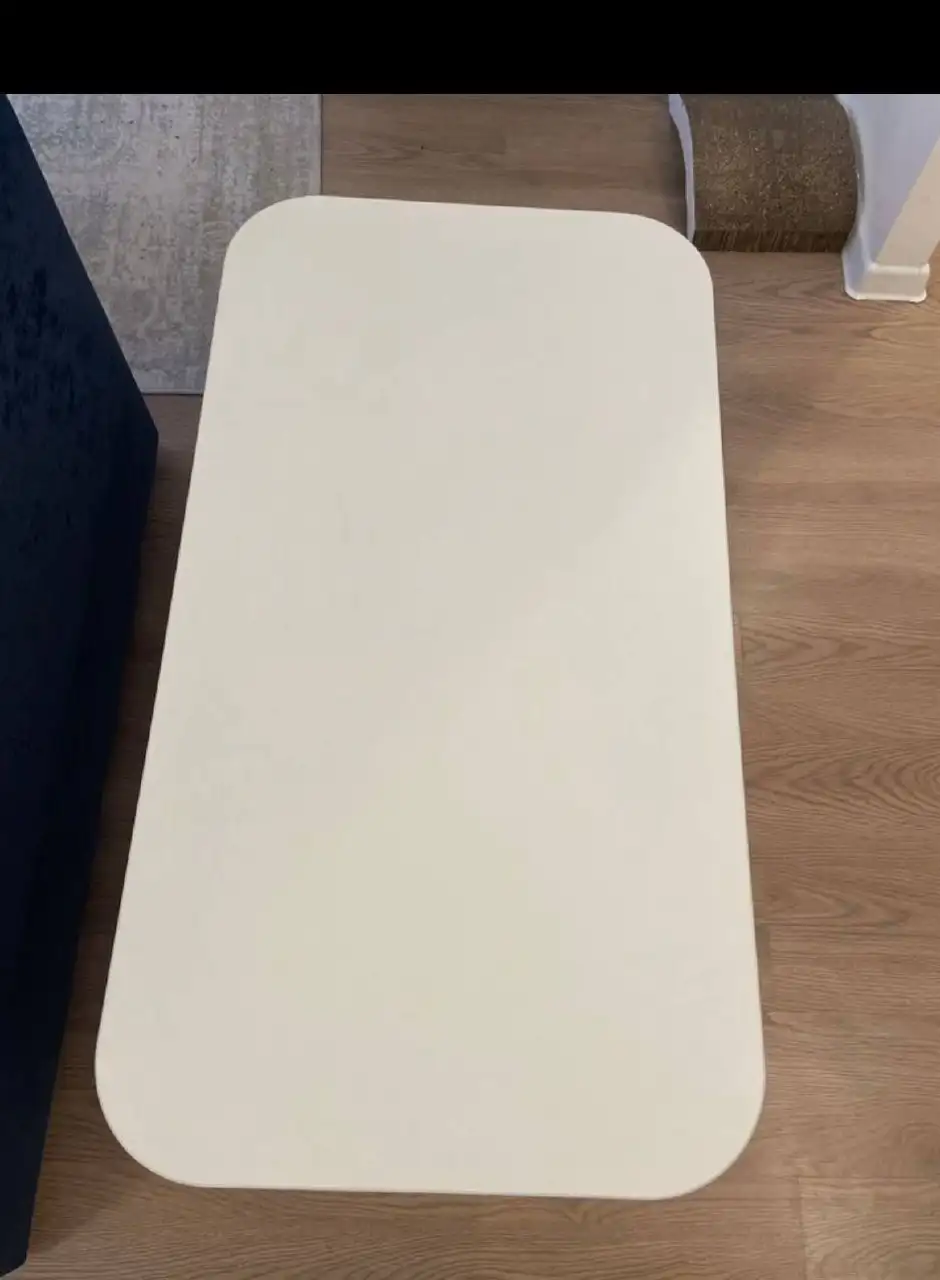 Детский столик с небольшим дефектом - Барахолка в Люберцы