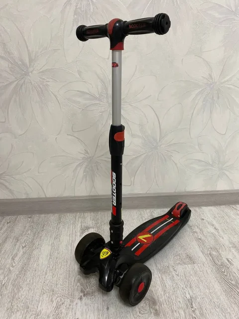 Самокат б/у с подсветкой - Самокаты в Люберцы