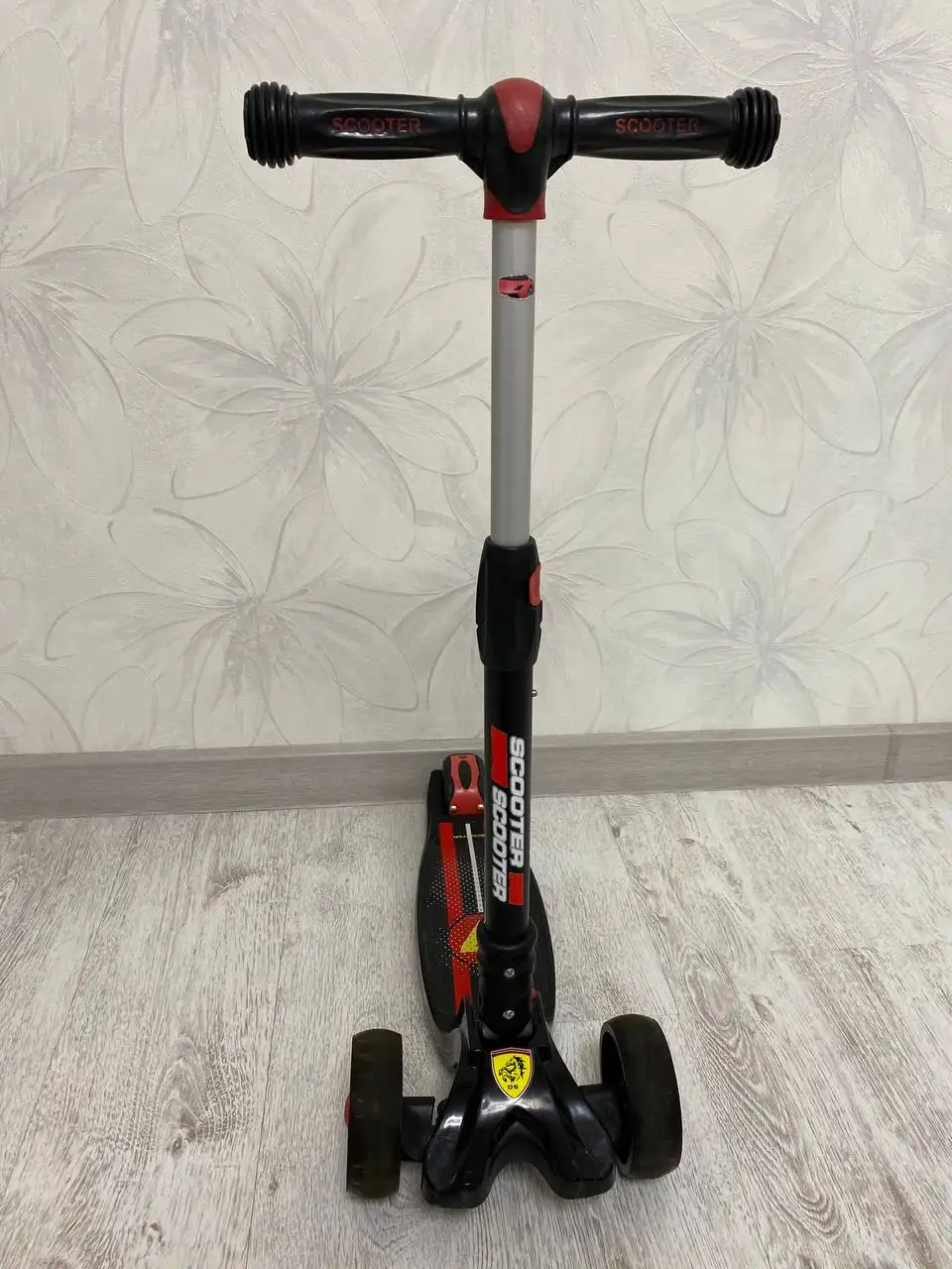 Самокат б/у с подсветкой - Самокаты (Хобби и отдых) в Люберцы