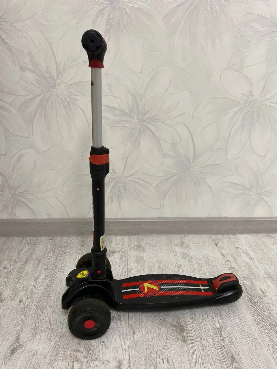 Самокат б/у с подсветкой - Самокаты (Хобби и отдых) в Люберцы