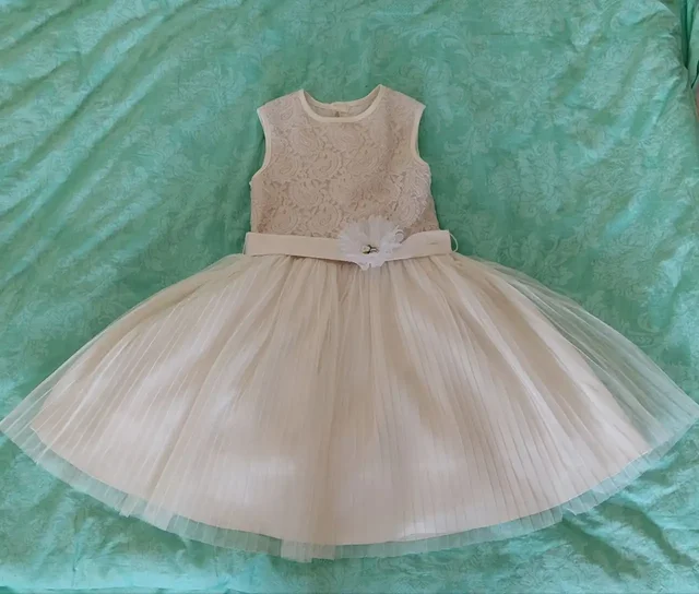 Платье для девочки 110-116 пышное - Аксессуары для кормления в Люберцы