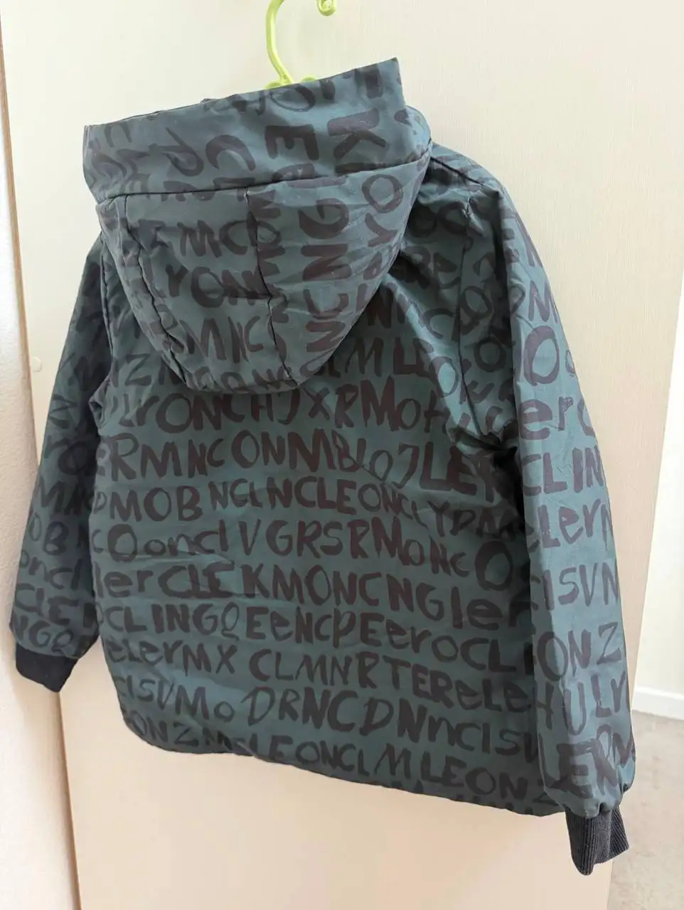 Демисезонная куртка 122 размер - Детская одежда (Одежда) в Люберцы