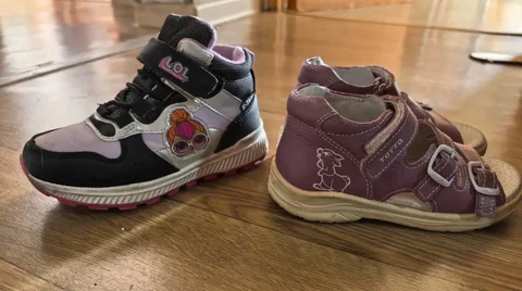 Демисезонные ботинки 27 размер и сандалии 25 размер - Аксессуары для кормления в Люберцы