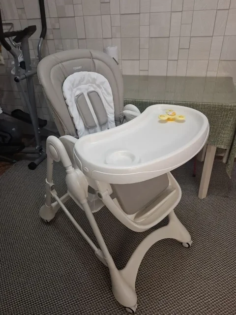 Стульчик для кормления и беговел в новом состоянии - Книги и учебные материалы в Люберцы