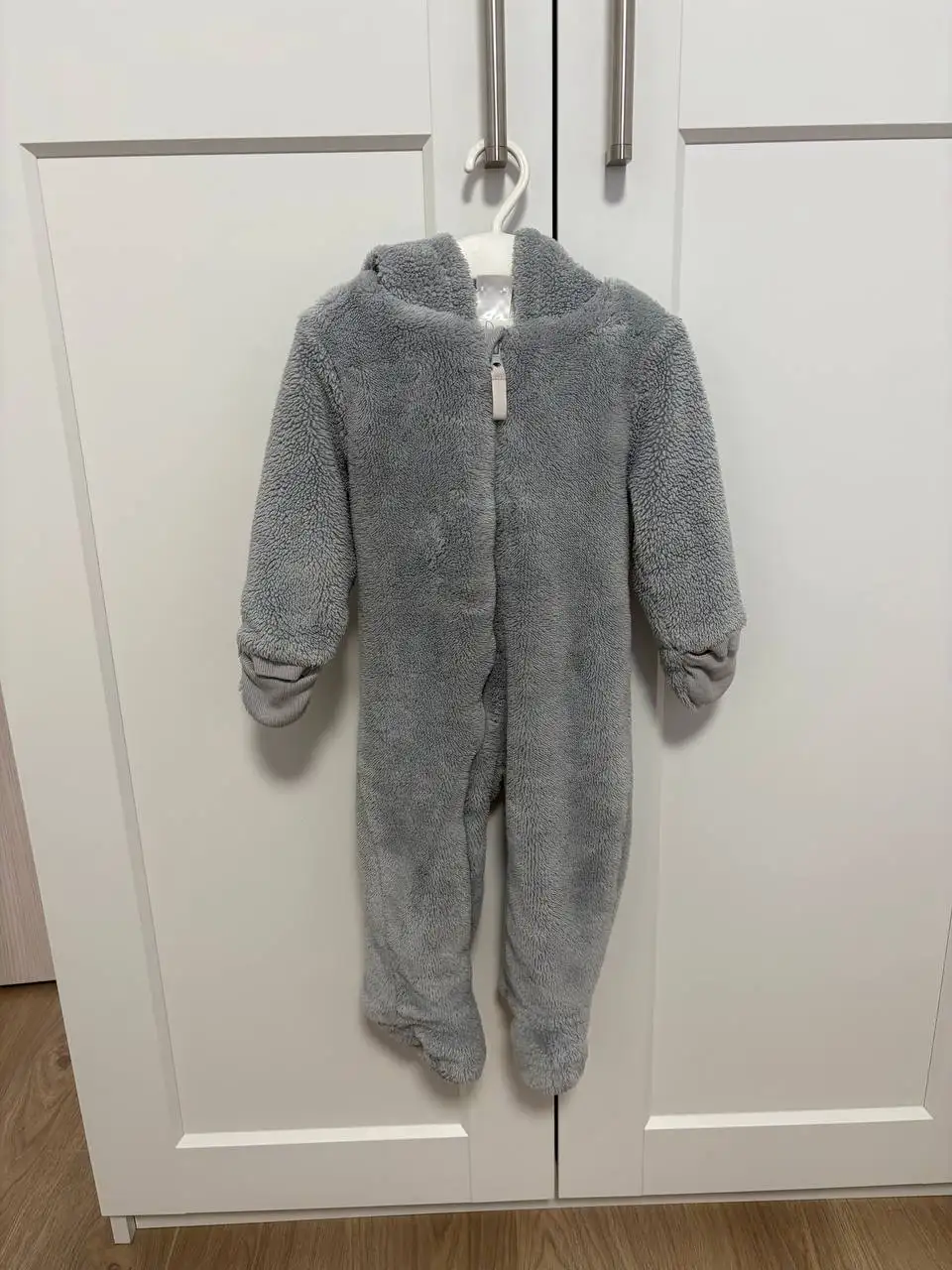 Продам милый костюмчик с утеплителем размер 80 - Детская одежда (Одежда) в Котельники