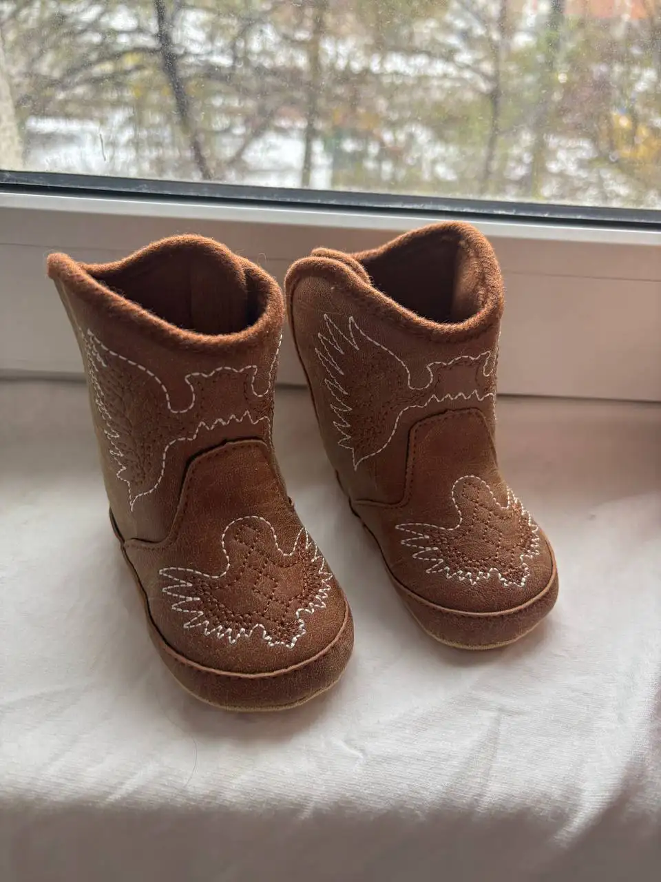 Продам детские пинетки и ботиночки - Обувь (Товары для детей) в Москва