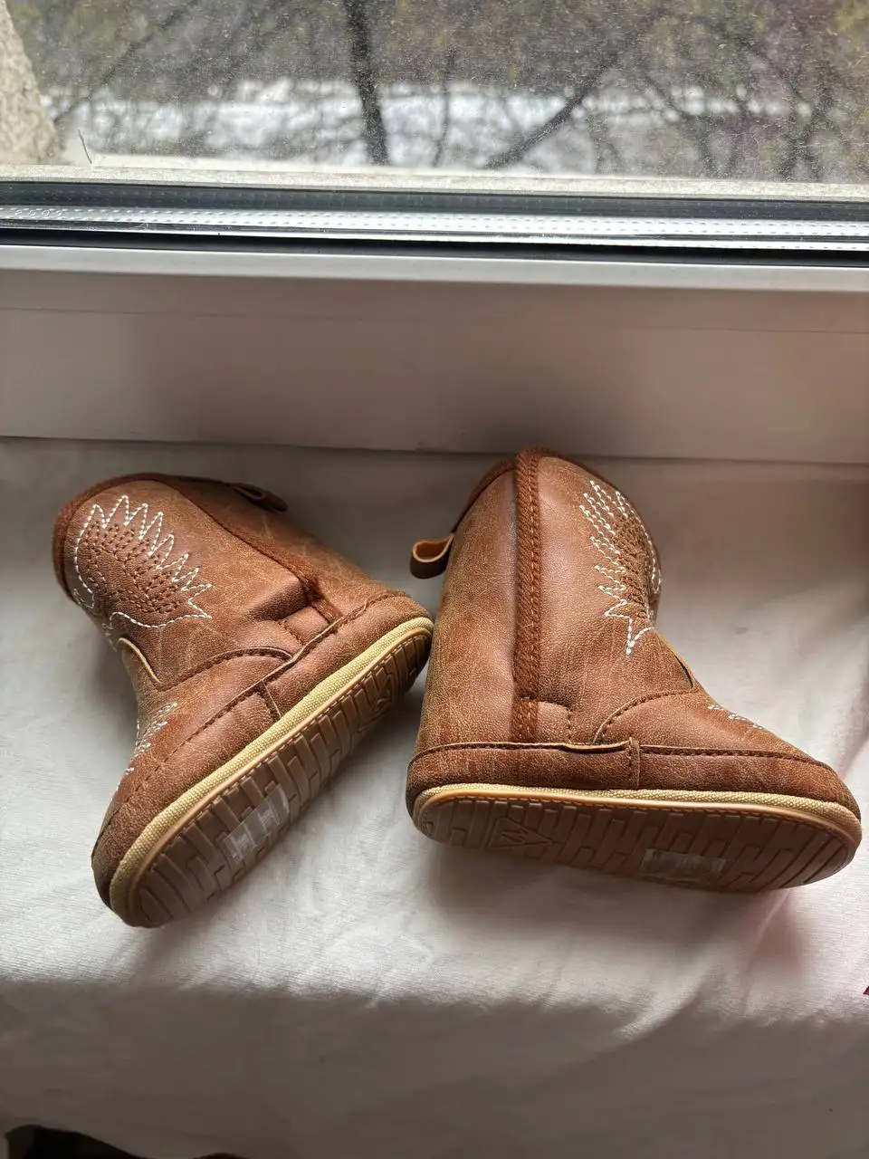 Продам детские пинетки и ботиночки - Обувь (Товары для детей) в Москва