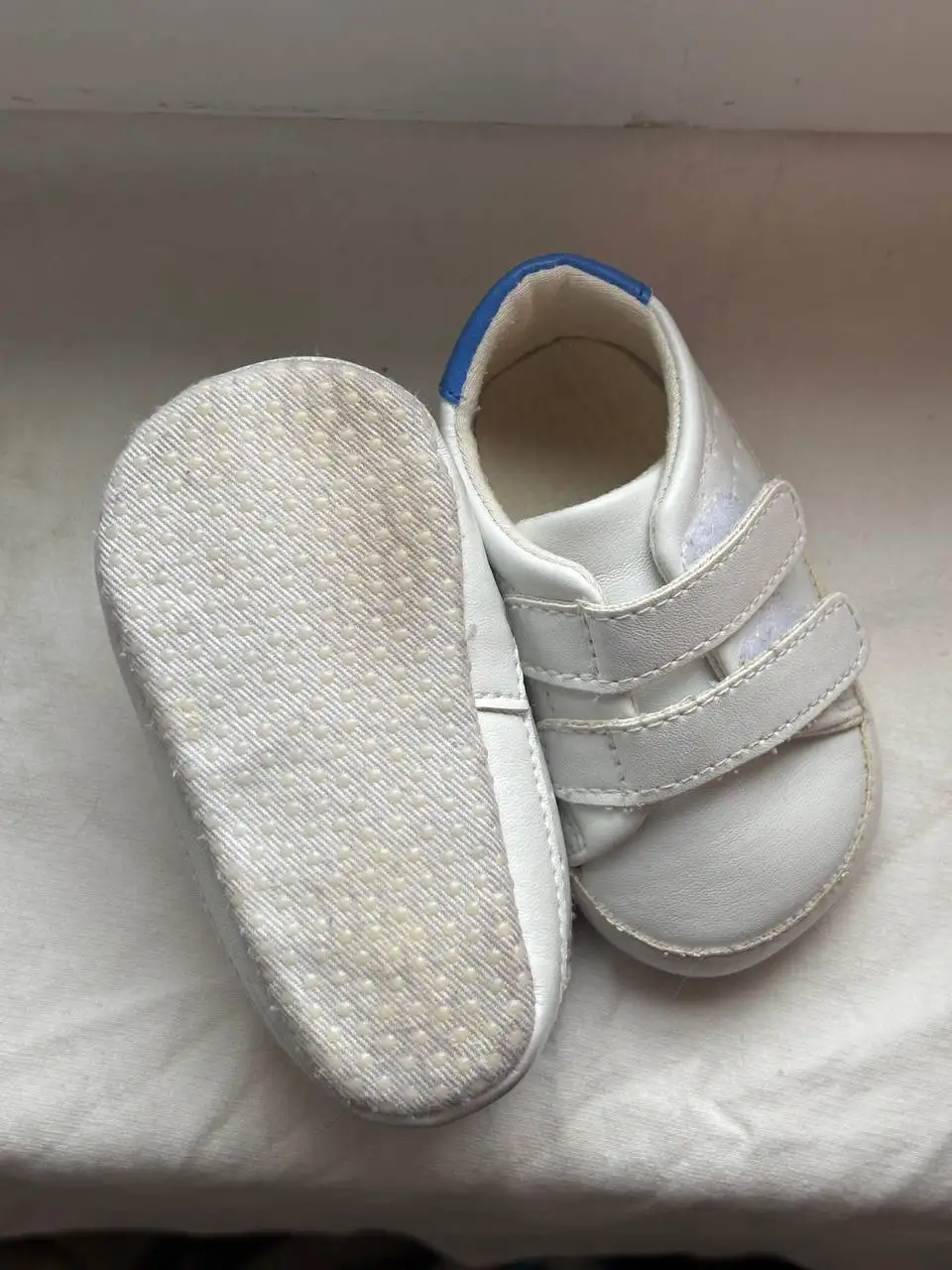 Продам детские пинетки и ботиночки - Обувь (Товары для детей) в Москва