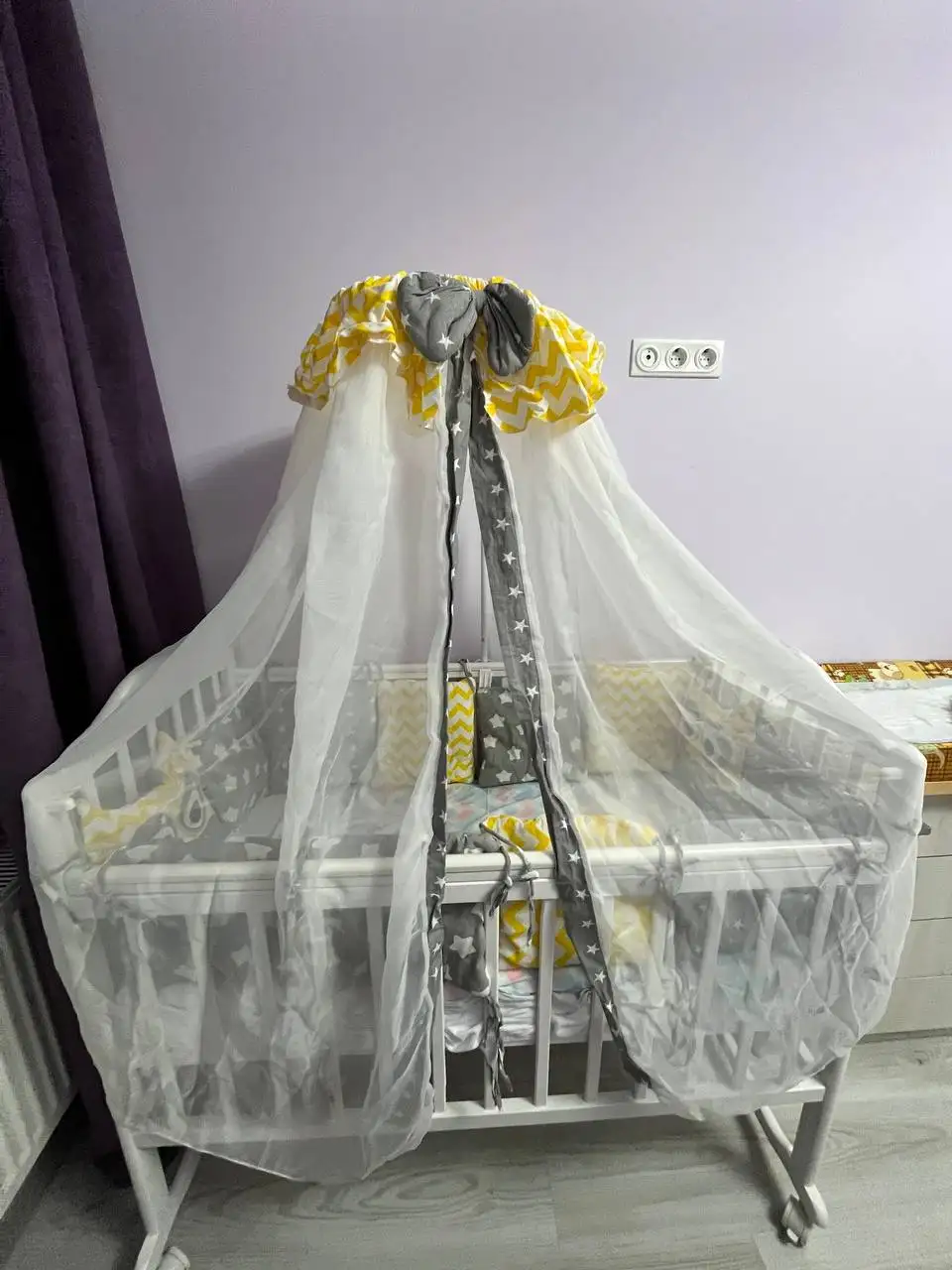 Продам кроватку с маятником и колесами - Кроватки (Товары для детей) в Люберцы