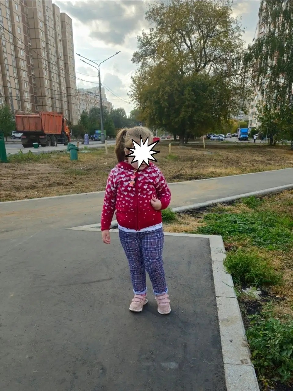 Вязаная кофта на молнии для девочки 5-6 лет - Детская одежда (Одежда) в Некрасовка