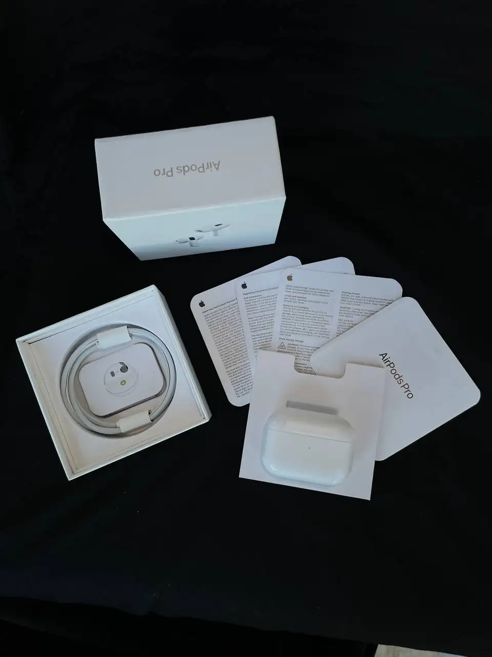Продаю AirPods Pro 2 + чехол в подарок - Электроника в Москва