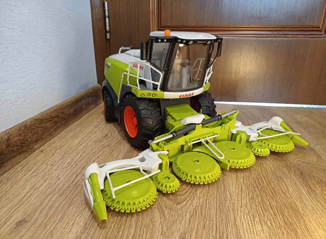 Продам игрушечный комбайн Bruder - Барахолка в Люберцы