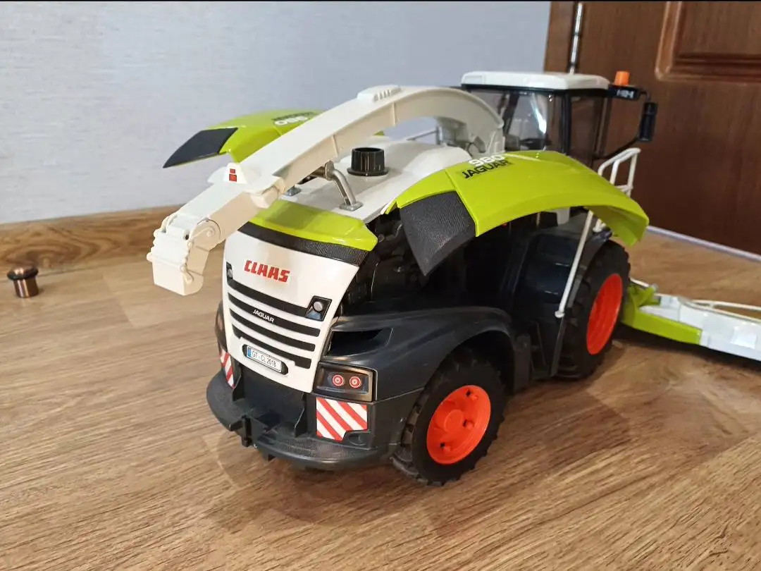 Продам игрушечный комбайн Bruder - Барахолка в Люберцы